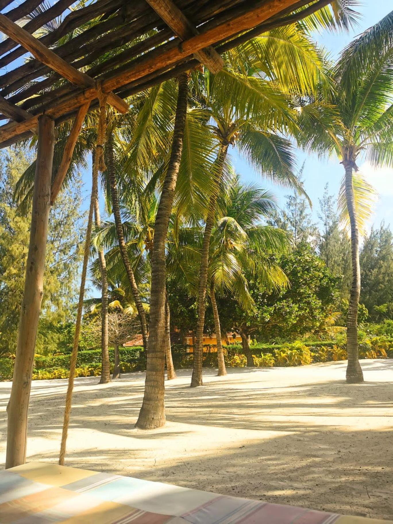 مبيت وإفطار Kinondo Zumzum Beach House المظهر الخارجي الصورة
